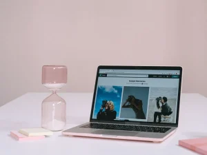 کندی المنتور و آزمایش سرعت سایت با ساعت شنی و لپتاپ